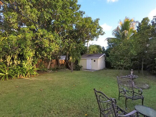 Building Photo - 2932 SW 12th St