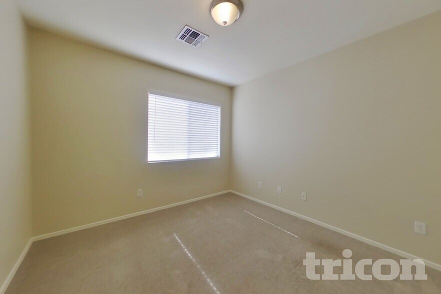 Building Photo - 11634 W Vogel Ave