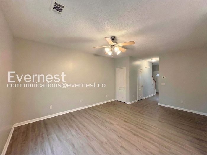 Building Photo - 8665 Thomas Rd