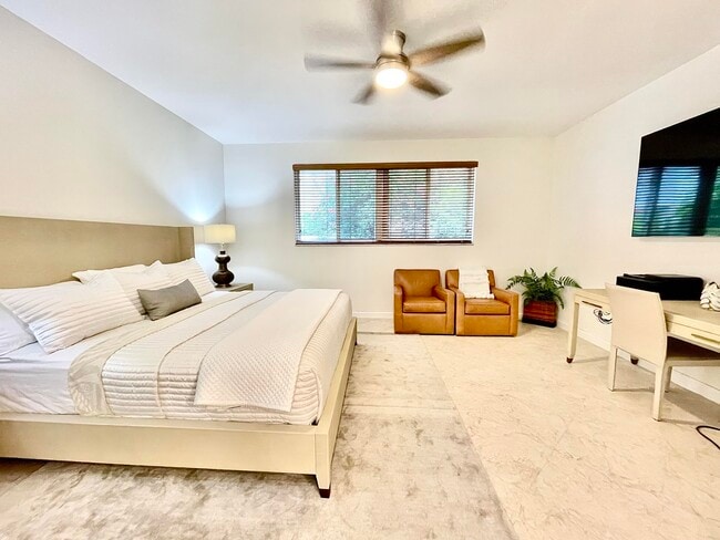 Building Photo - 3567 Commodore Cir