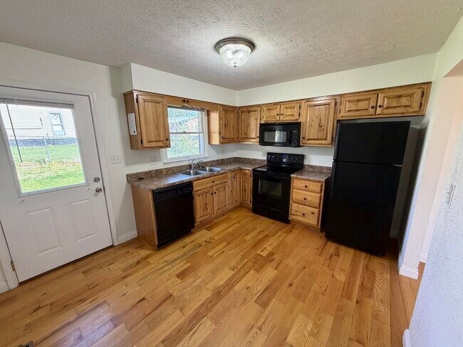 Building Photo - 115 Beecher St