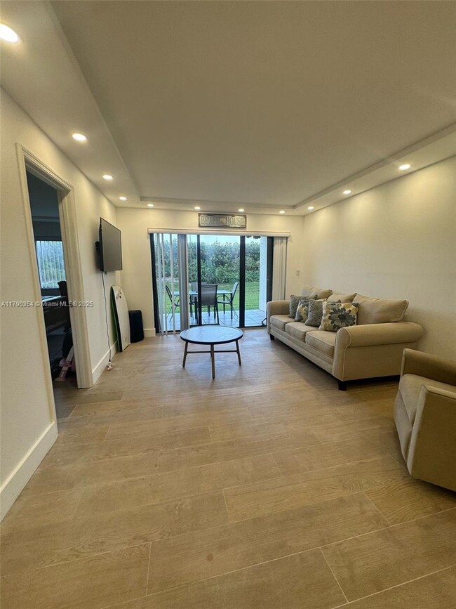 Building Photo - 10044 S Ocean Dr