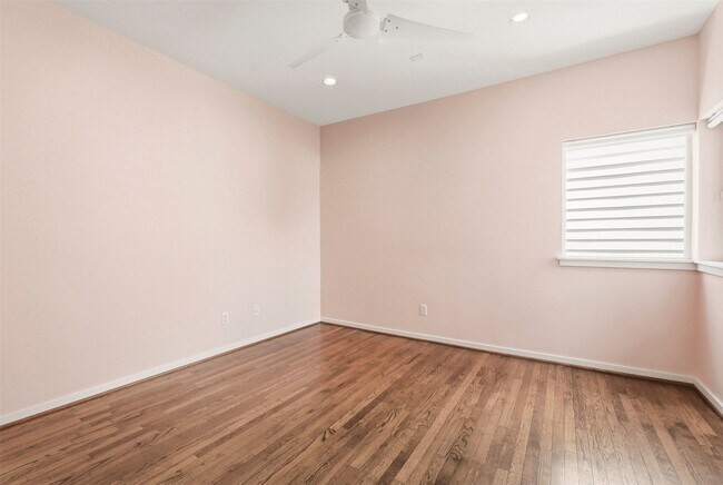 Building Photo - 1823 Southmore Blvd