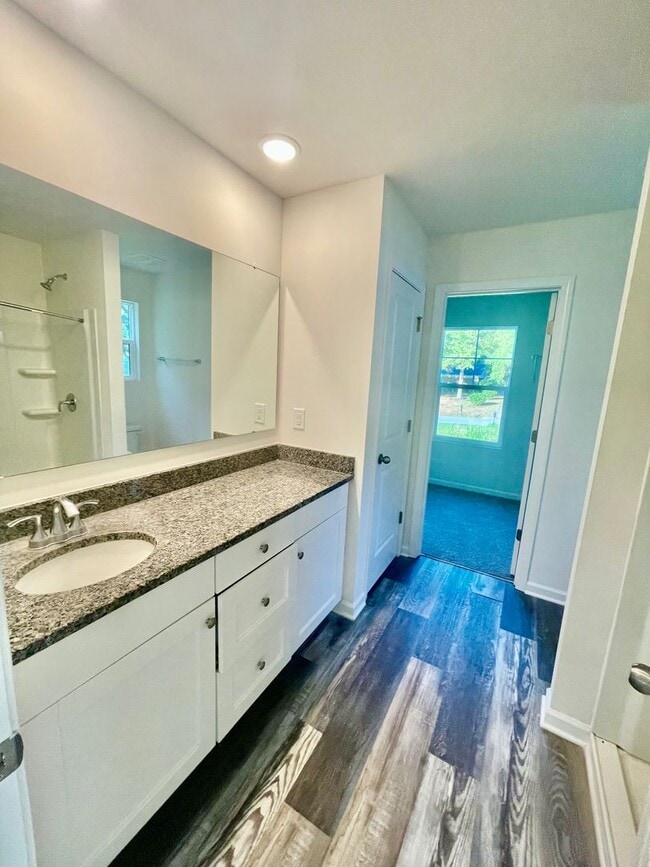 Building Photo - Welcome to this stunning 3-bedroom, 2.5-ba...