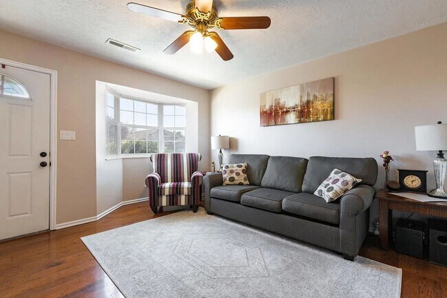 Building Photo - Easy Living! 3 Bedroom Home Condo in St. G...