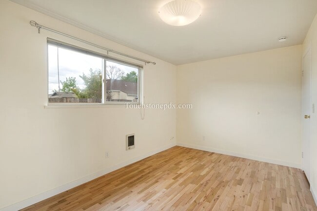 Building Photo - Quaint 3BD/1BA Home Near Mt. Tabor