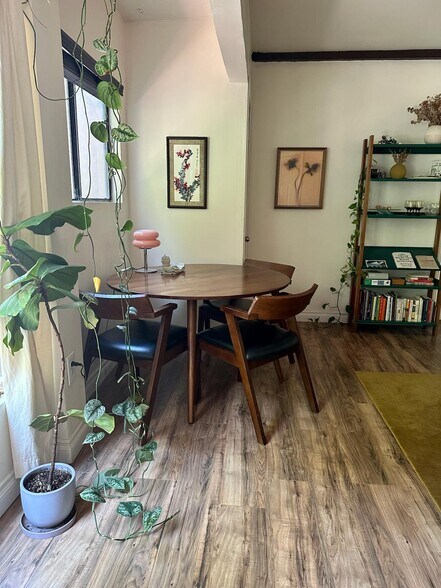 living room - 1529 N Hobart Blvd