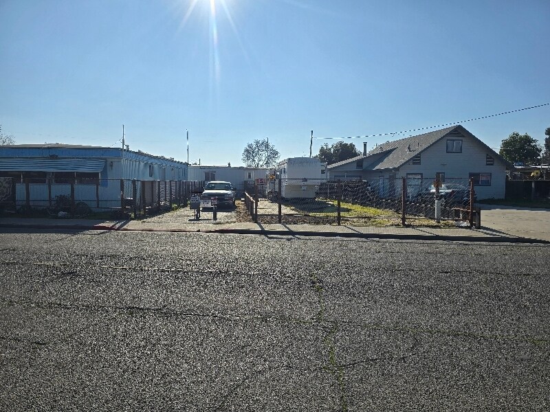 Building Photo - 2065 Atwater Blvd