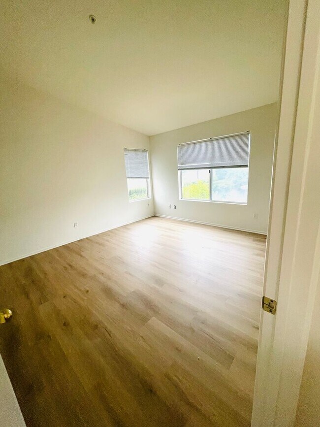 Building Photo - Heart of Ventura Living: Elegant Two-Story...
