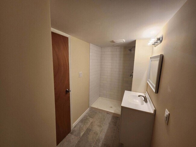 Building Photo - 24 Poplar Pl