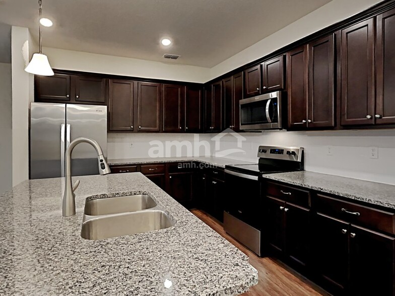 Building Photo - 5934 Hampton Creek Rd