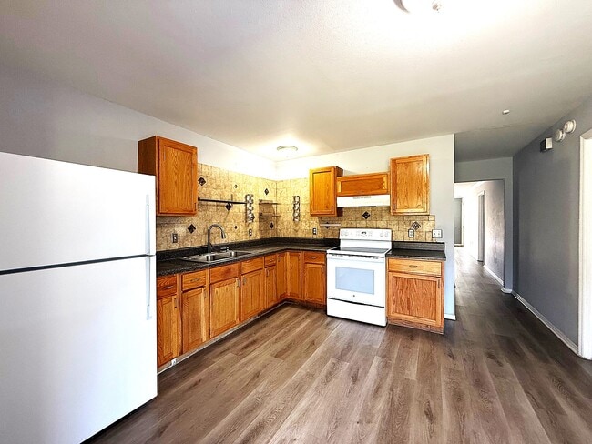 Building Photo - 5401 Pinetrail Way