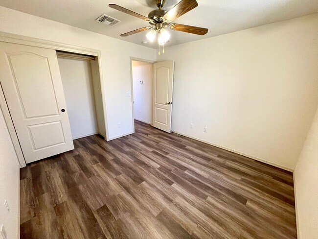 Building Photo - 3 Bedroom Home in Great Neighborhood!