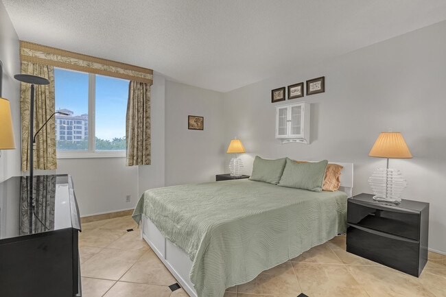 Building Photo - 125 S Ocean Ave