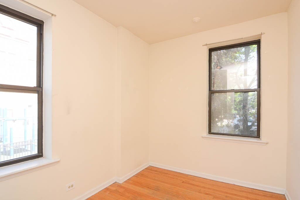 Building Photo - 3145 W Medill Ave