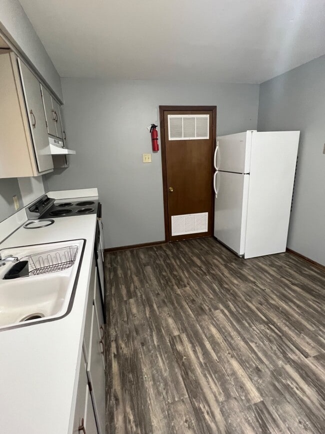 Building Photo - 11224 Roxbury Dr