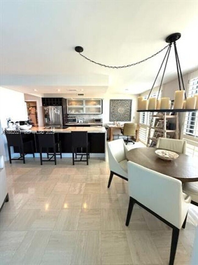 Building Photo - 1121 Crandon Blvd