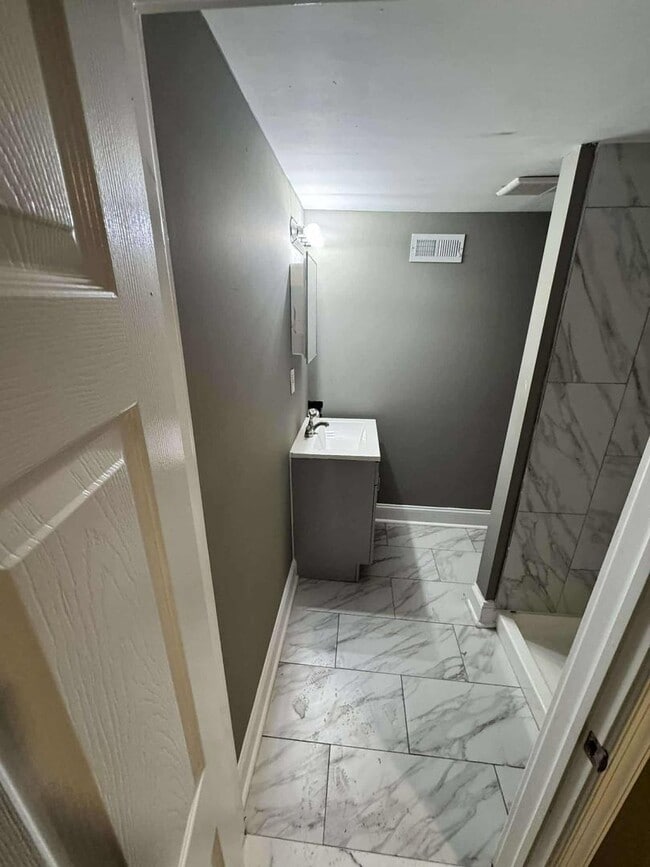 Building Photo - 3 Bedroom 2.5 Bathroom Townhouse