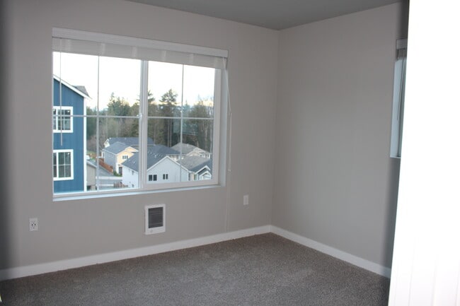 Building Photo - 10103 16th Pl SE