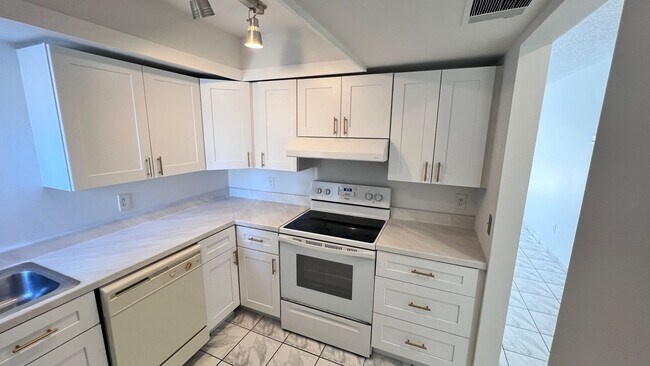 Building Photo - 2 Bedroom/1 Bath Townhome in Orlando!