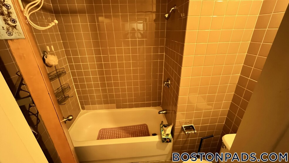 Building Photo - 1110 Commonwealth Ave