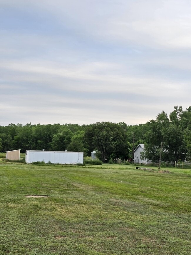 Building Photo - 400 S Neilson Ave