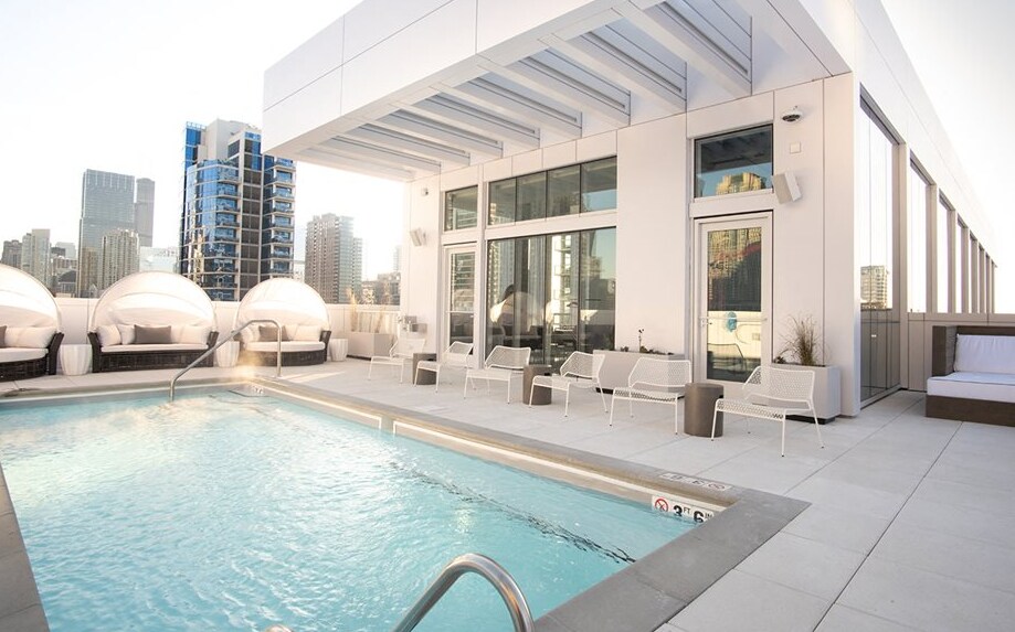 Building Photo - 102 W Chicago Ave