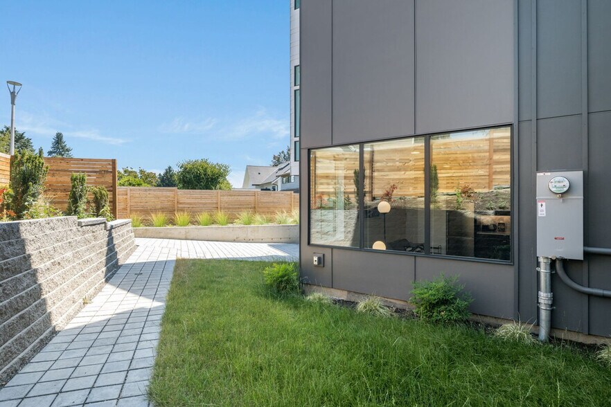 Building Photo - 5300 NE 67th St