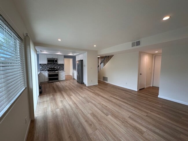 Building Photo - Beautiful 4-Bedroom Home located in one of most desirable neighborhoods