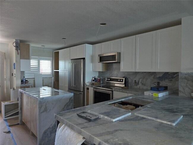 Building Photo - 103 1st St E