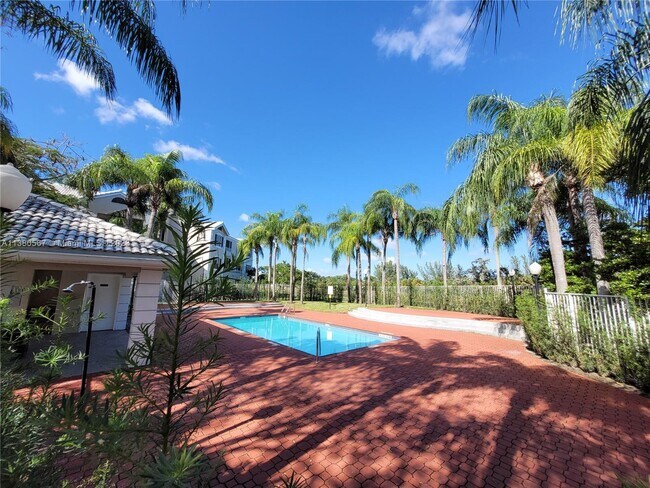 Building Photo - 2850 N Oakland Forest Dr