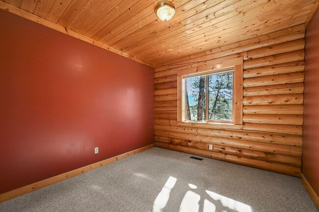 Building Photo - 3 bed 2 Bath Log Home on 2 Acres in Florissant