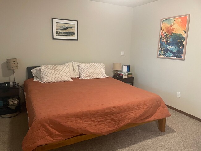 Building Photo - Lovely Single Level Holmes Harbor Home!