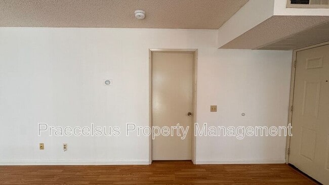 Building Photo - 10935 Summerdale Way