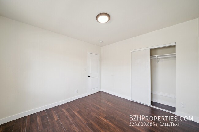 Building Photo - 5391 Romaine St