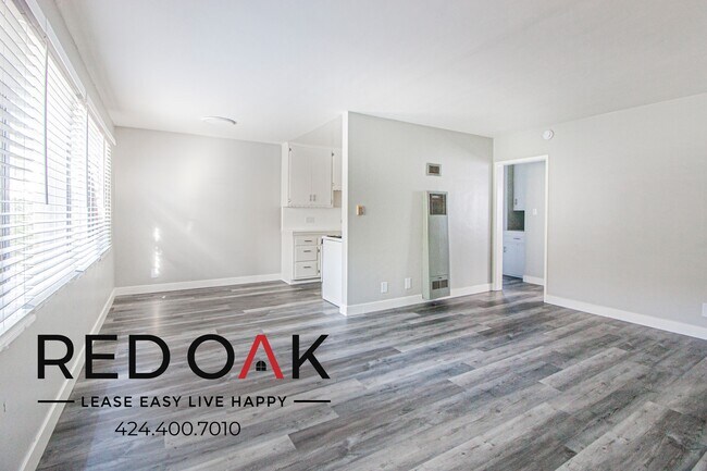 Building Photo - 1425 E Appleton St