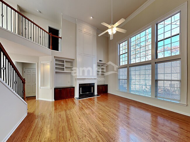 Building Photo - 407 Pinoak Dr