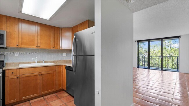 Building Photo - 13000 SW 92nd Ave