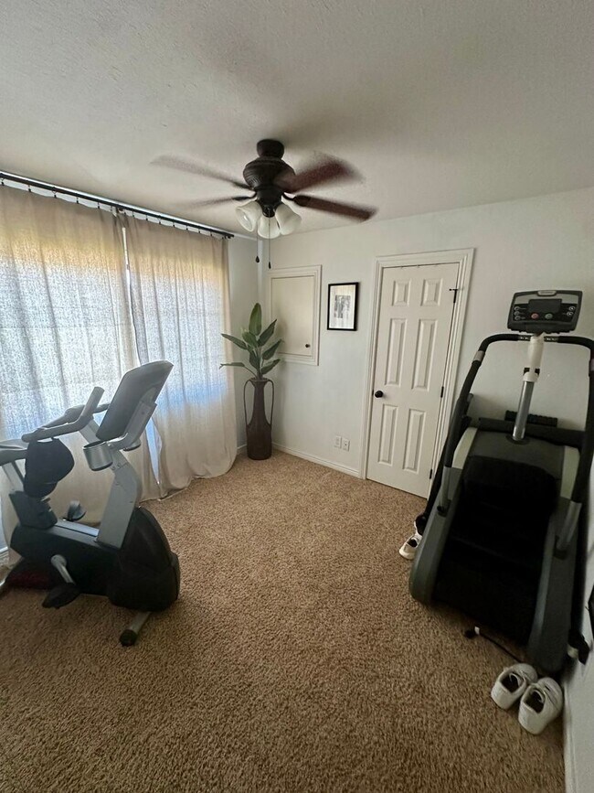 Building Photo - Charming 4 Bedroom Home w/ A/C in Security