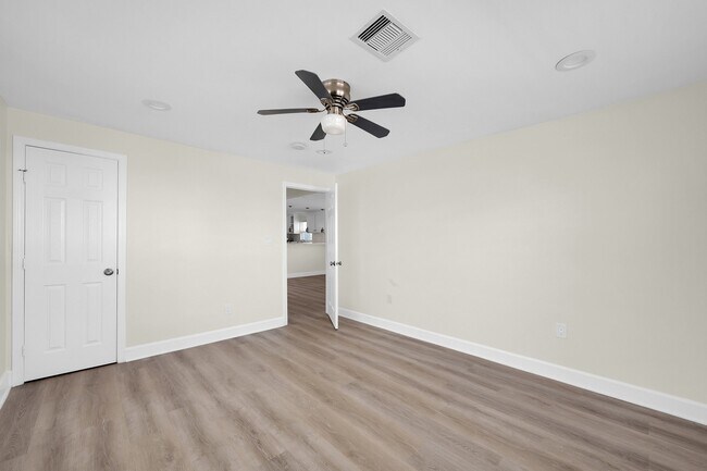 Building Photo - 632 E 38th St