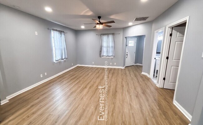 Building Photo - Charming 3-Bedroom Home with Outdoor Oasis – Minutes from Amenities / Pet-Friendly / Available Now!