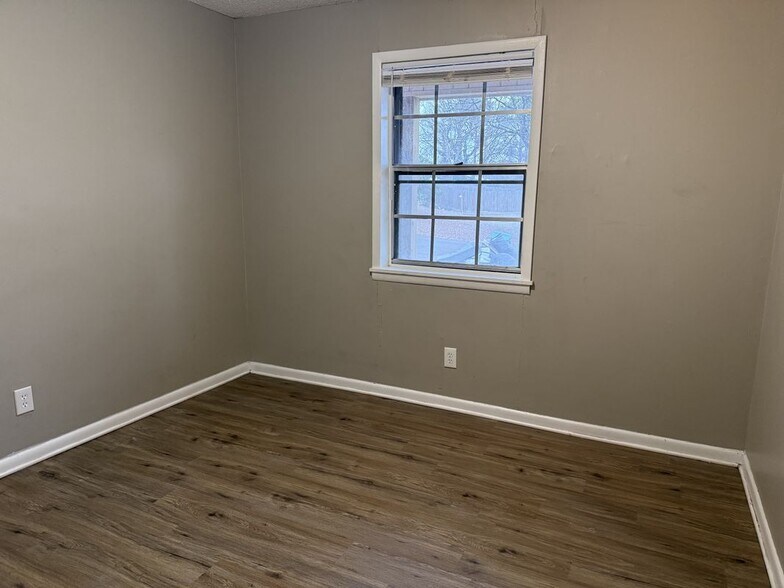 Building Photo - 2403 Danny St