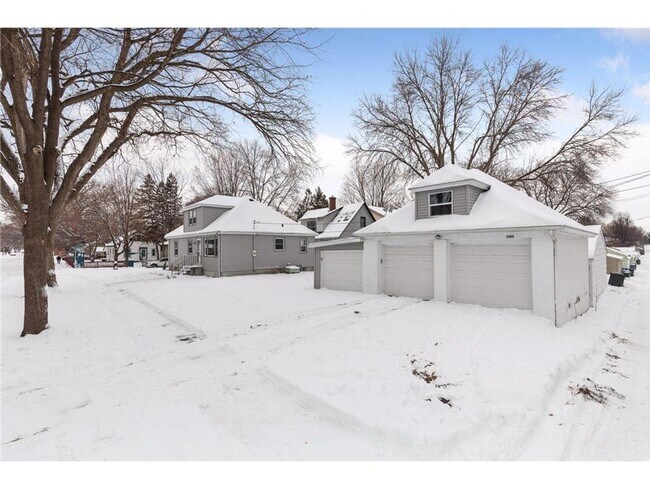 Building Photo - SINGLE FAMILY HOME! 3 CAR GARAGE BLOCKS FROM CAMDEN + NORTHEAST MPLS!
