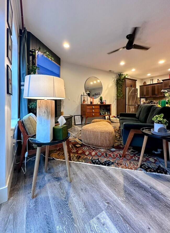 Building Photo - Stunning home available in Stone Creek!  Must see the interior!