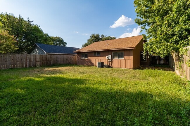 Building Photo - 9811 Mill Shadow Dr