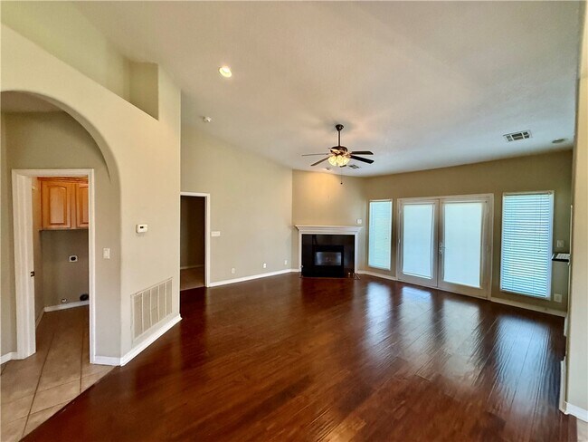 Building Photo - 4214 N Meadow View Dr