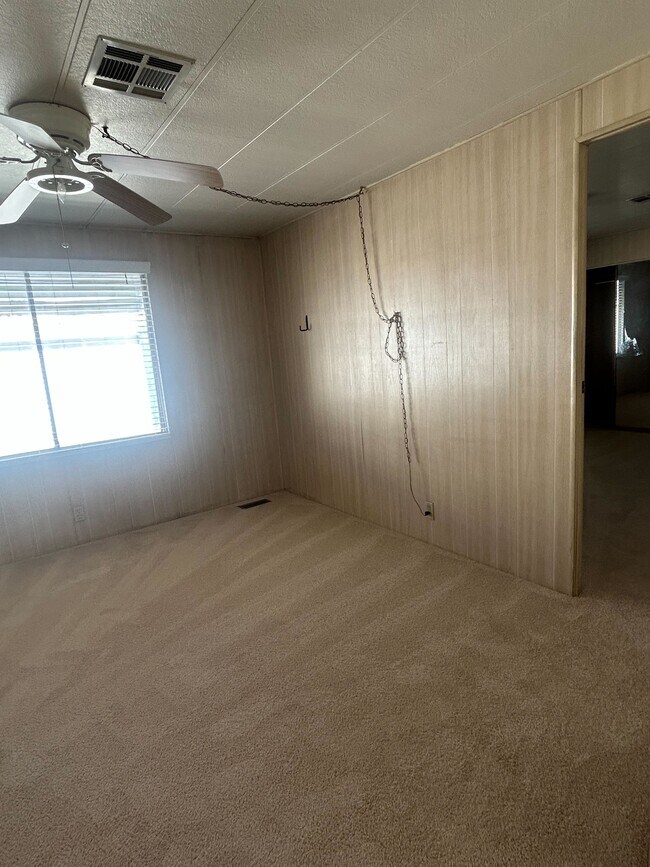 Building Photo - 3601 E Wyoming Ave