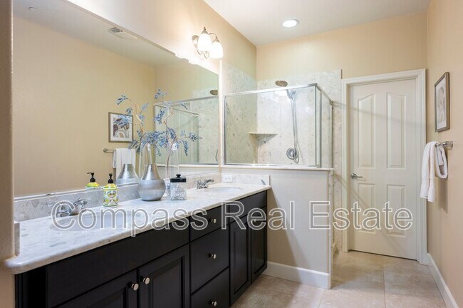 Building Photo - 265 Esfahan Ct