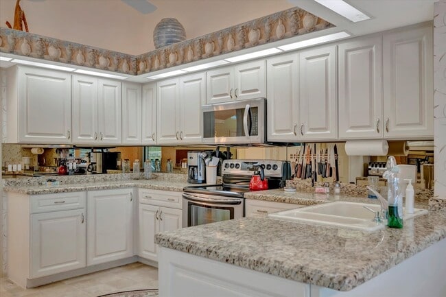 Building Photo - Furnished 3BR/3BA Home with Den, Heated Pool & Lanai in *The Meadows* Sarasota