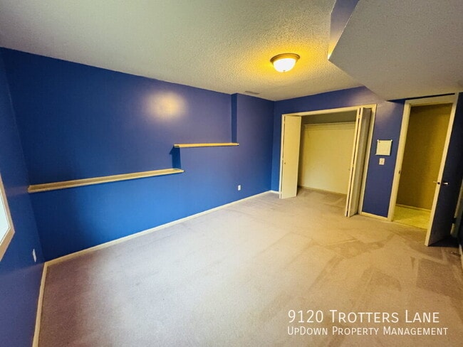 Building Photo - 9120 Trotters Ln